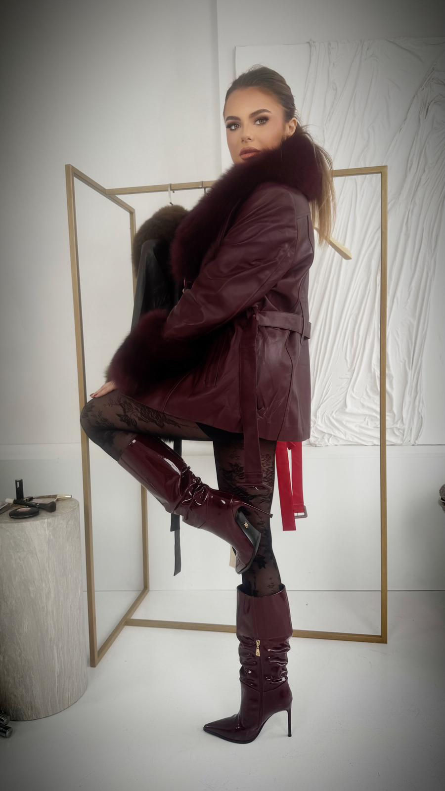 Miniatura: Skórzana kurtka z kolnierzem i mankietami z lisa