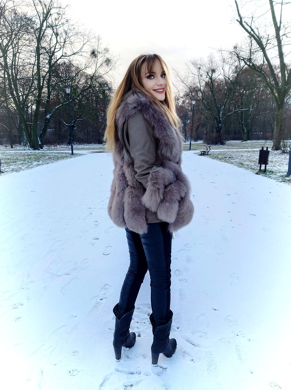 Miniatura: Skóra z lisem w pionowe paski