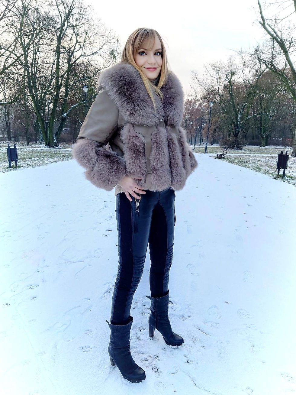 Миниатюра: Skóra z lisem z kieszeniami z przodu.