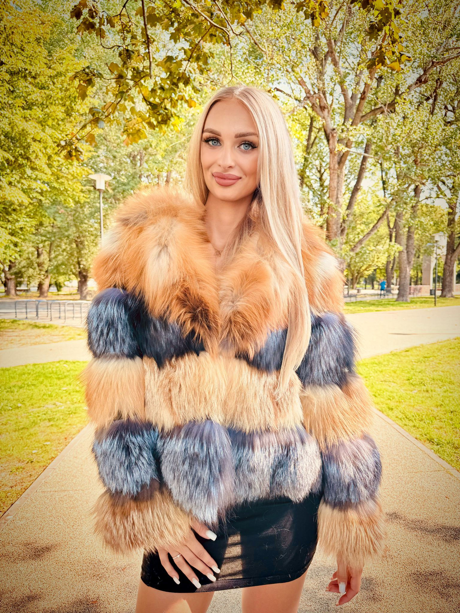 Futro z lisa w rudo-srebne pasy - przód