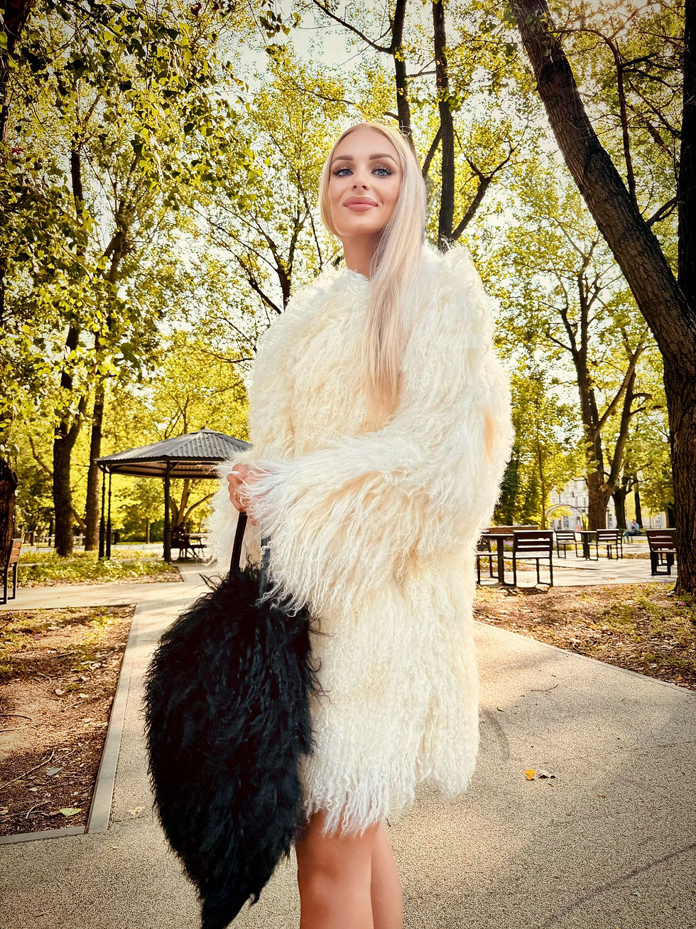 Miniatura: Białe długie futerko z Lamy.