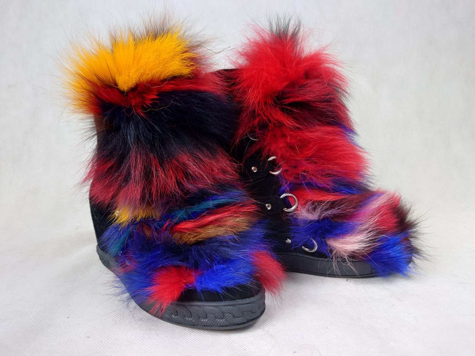 Śniegowce z naturalnego futra z lisa - żywe kolory