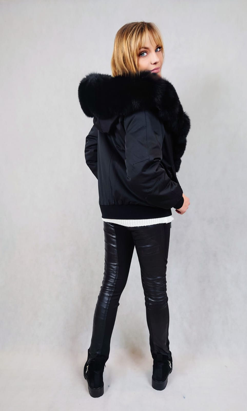 Miniatura: Kurteczka bomberka ze siciągaczem z dołu bogato obszyta futrem z lisa