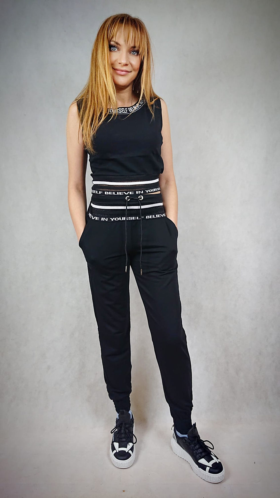 Miniaturbild: Dresy z topami