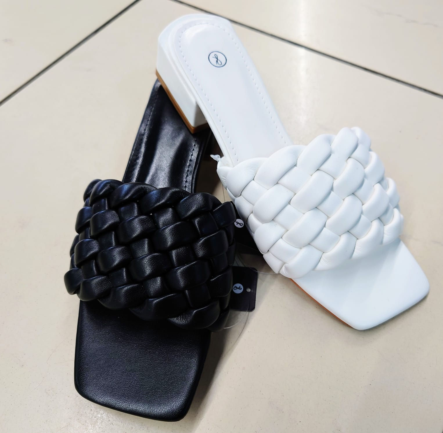 Klepeczki na niskim obcasie