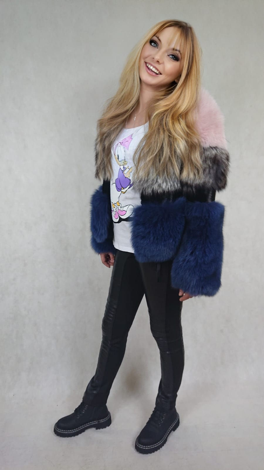 Miniaturbild: Futro z lisa trzykolorowe wykończone norką