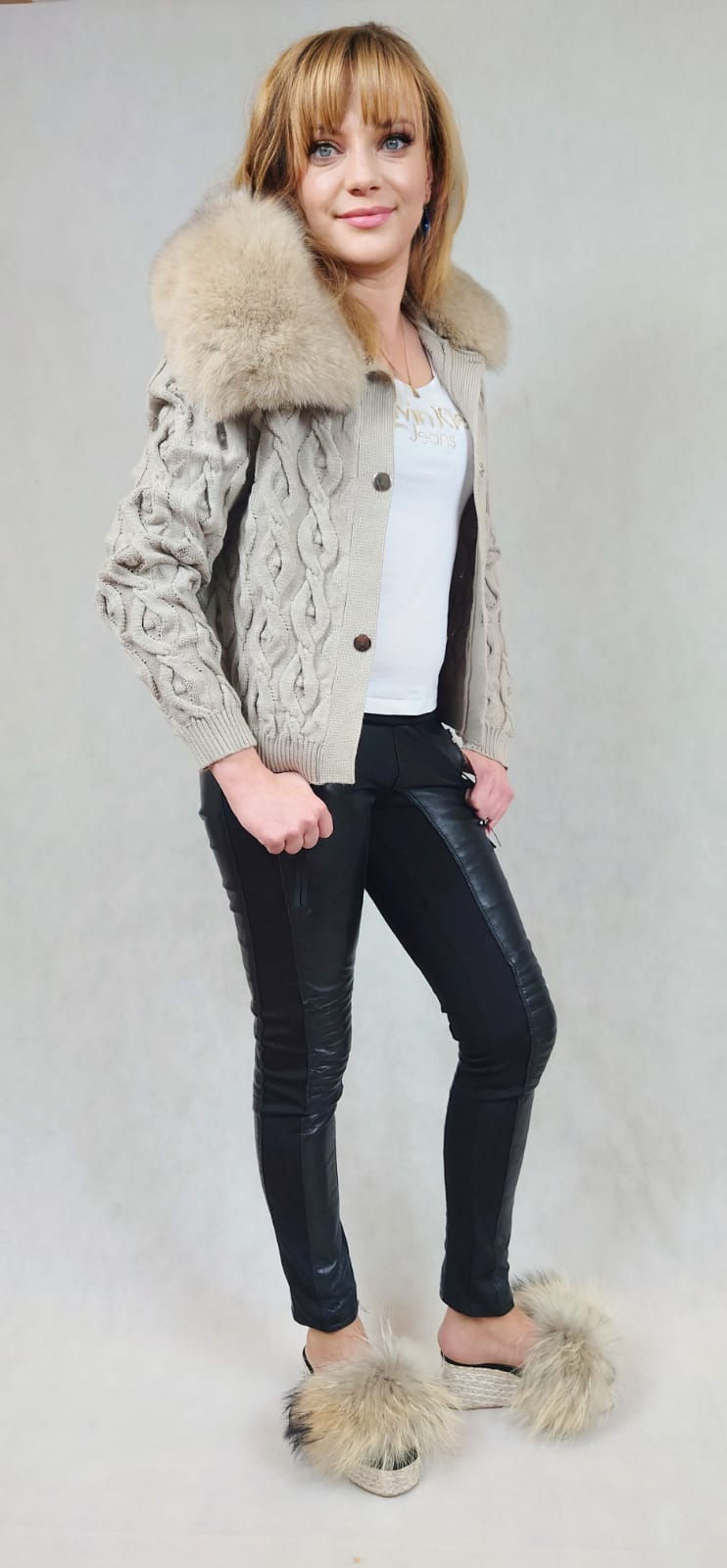 Miniatura: Swetry obszyte naturalnym futrem z lisa, krótkie