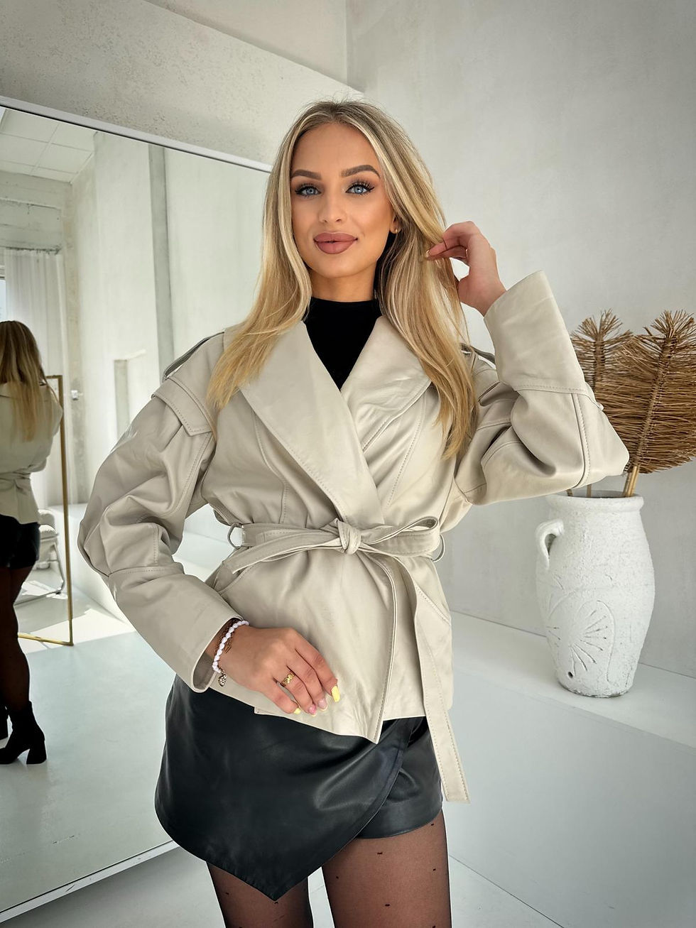 Miniatura: Kurtki skórzane z paskiem