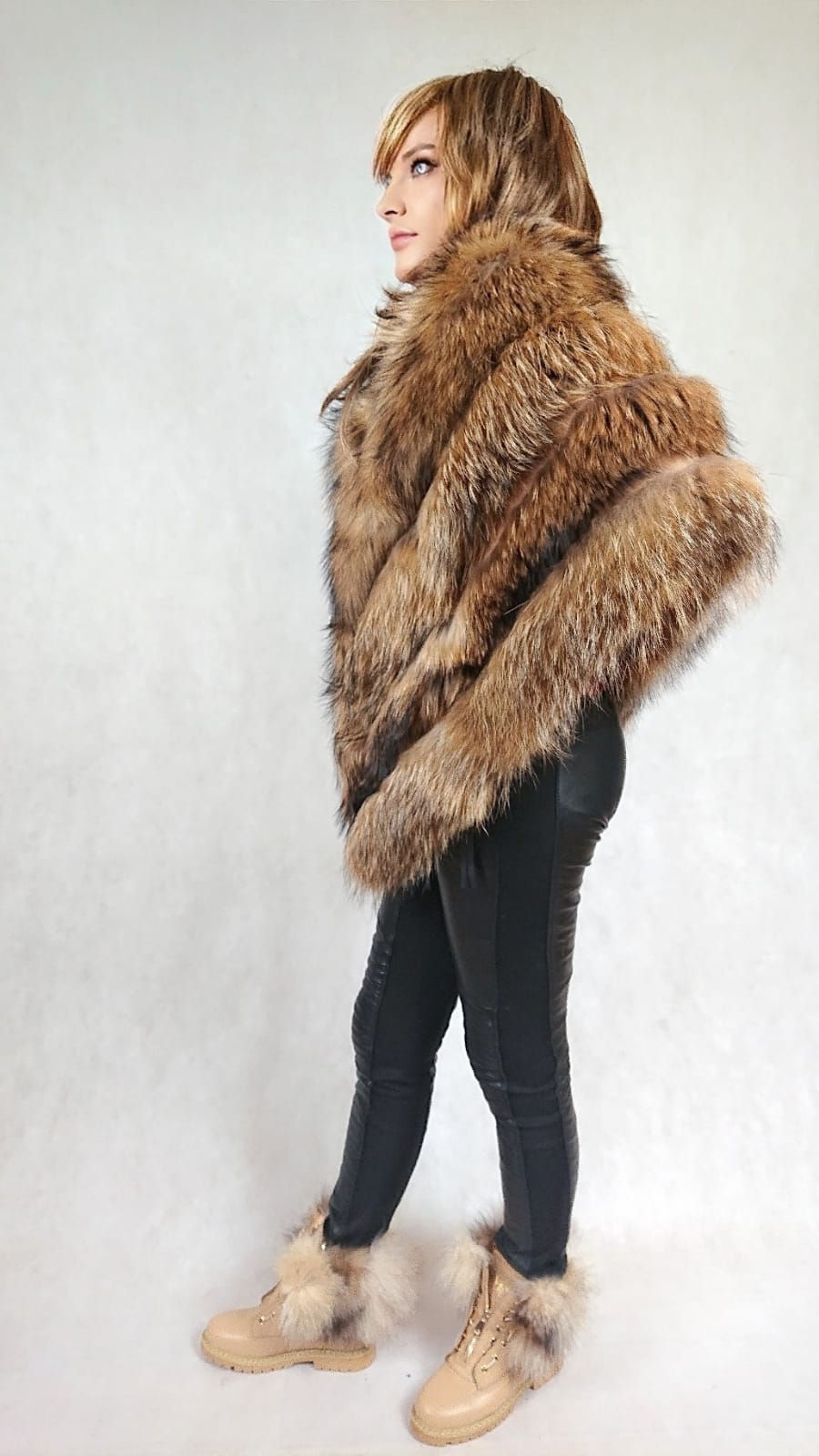 Miniaturbild: Poncho z lisa na suwak