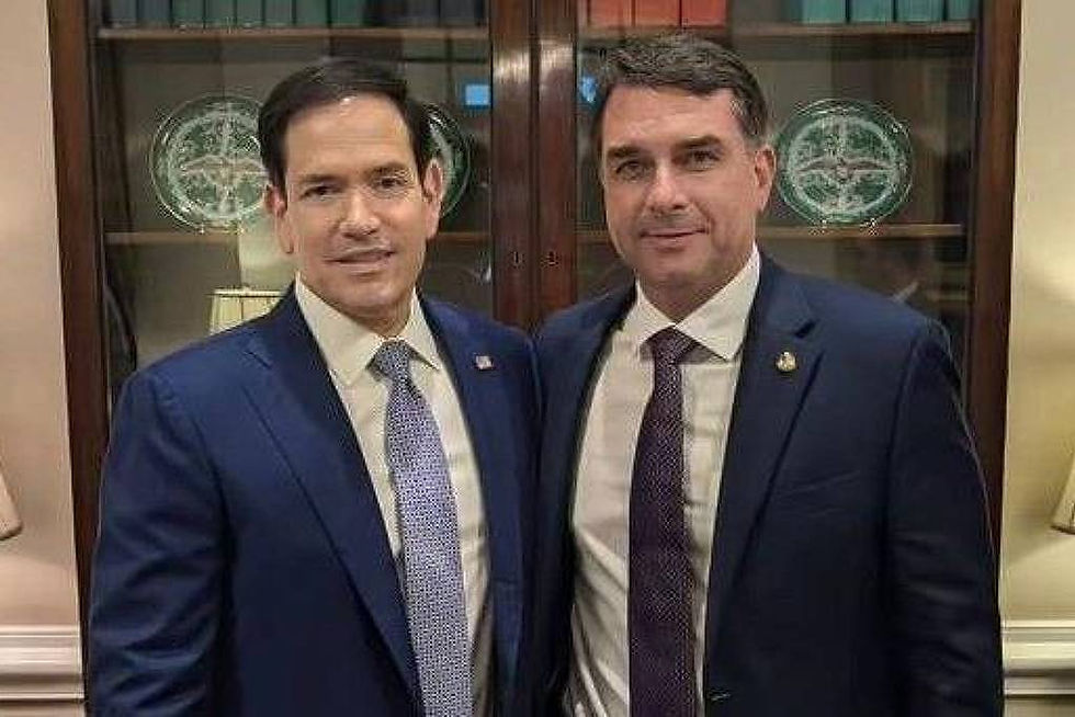 Flávio Bolsonaro ao lado de Marco Rubio, assessor de Trump que estimula o ódio contra países latinos