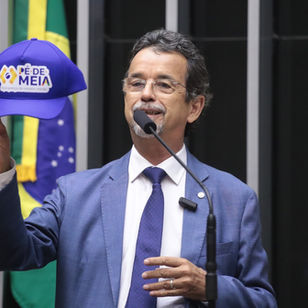 Pé-de-Meia: gol de placa do governo Lula contra a evasão escolar