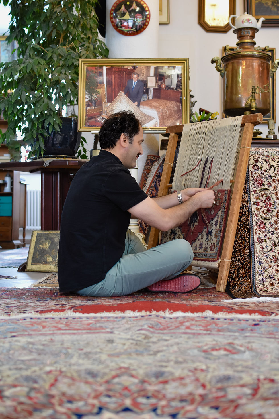 orient-teppich galerie von Nabipour in Bad Wörishofen mit den schönen roten orientteppichen auf dem boden