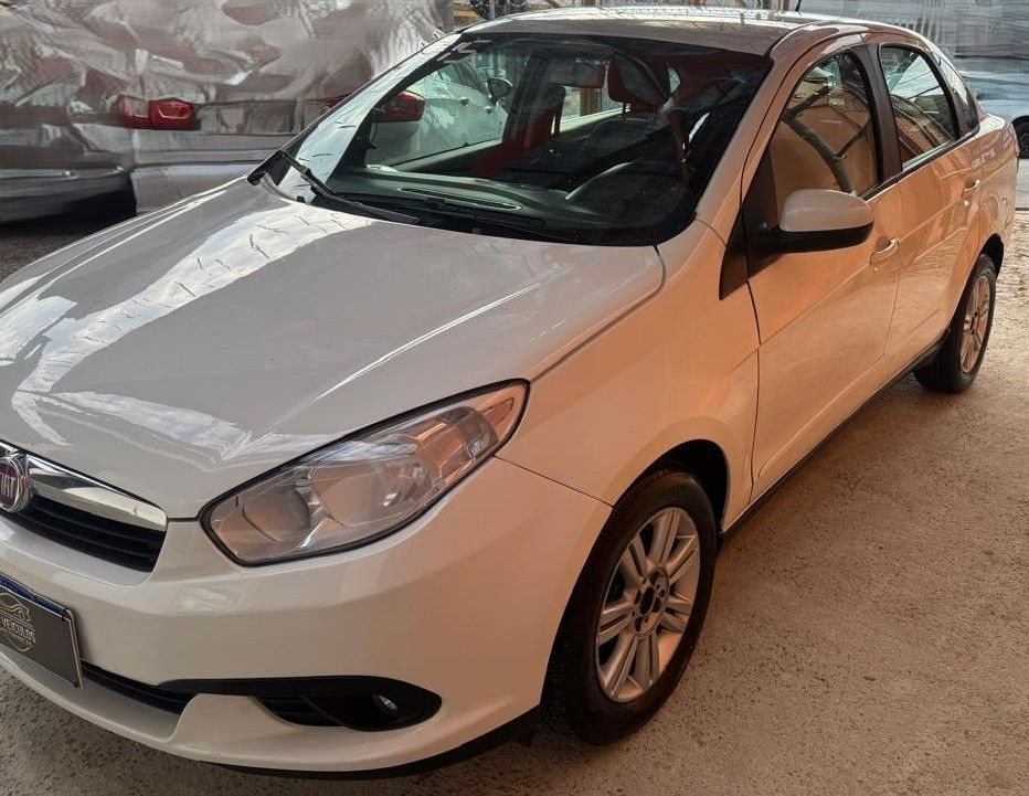 Miniatura: Fiat Grand Siena com GNV de fábrica