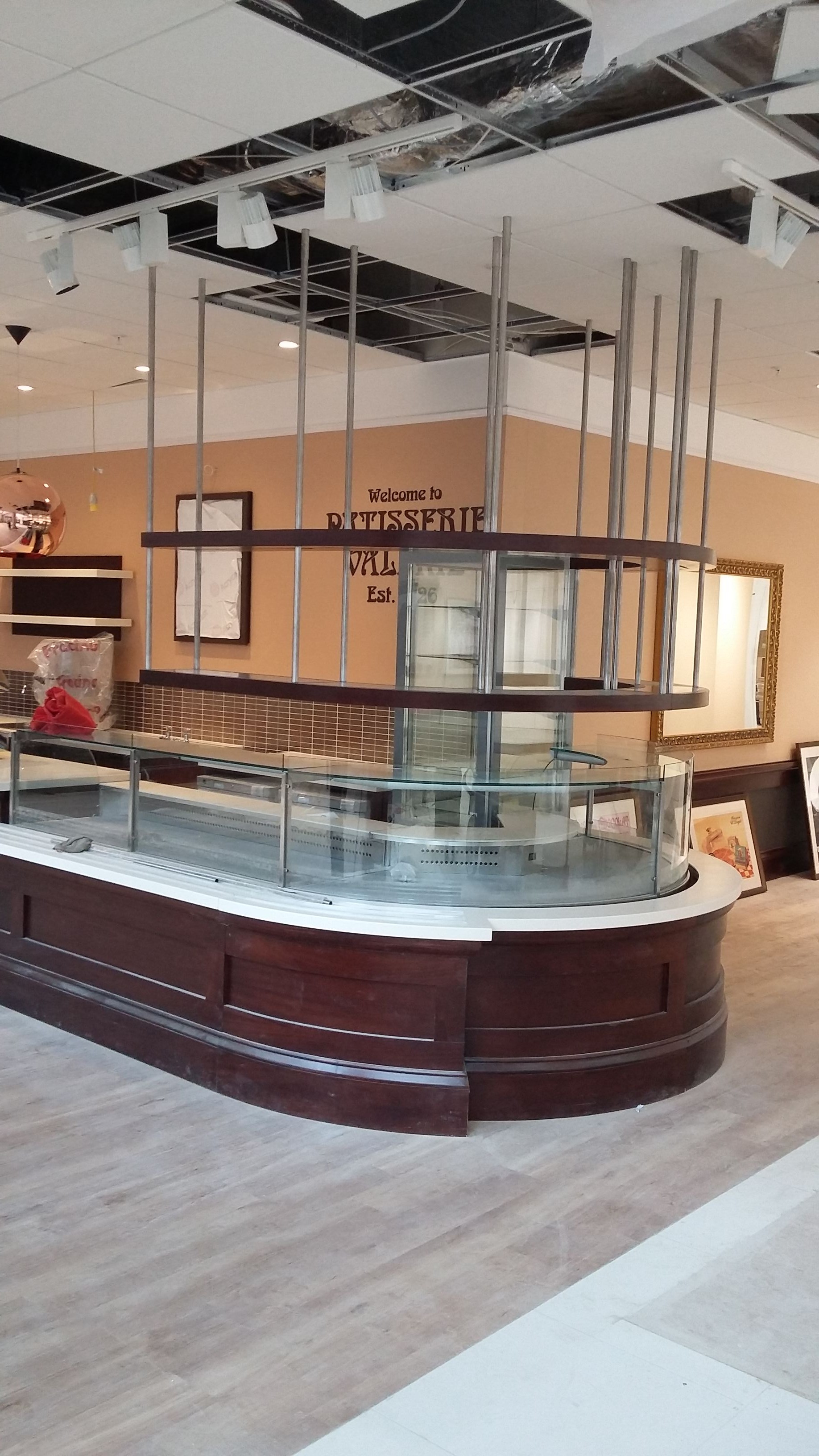 Shop Fitter Patisserie Valerie25