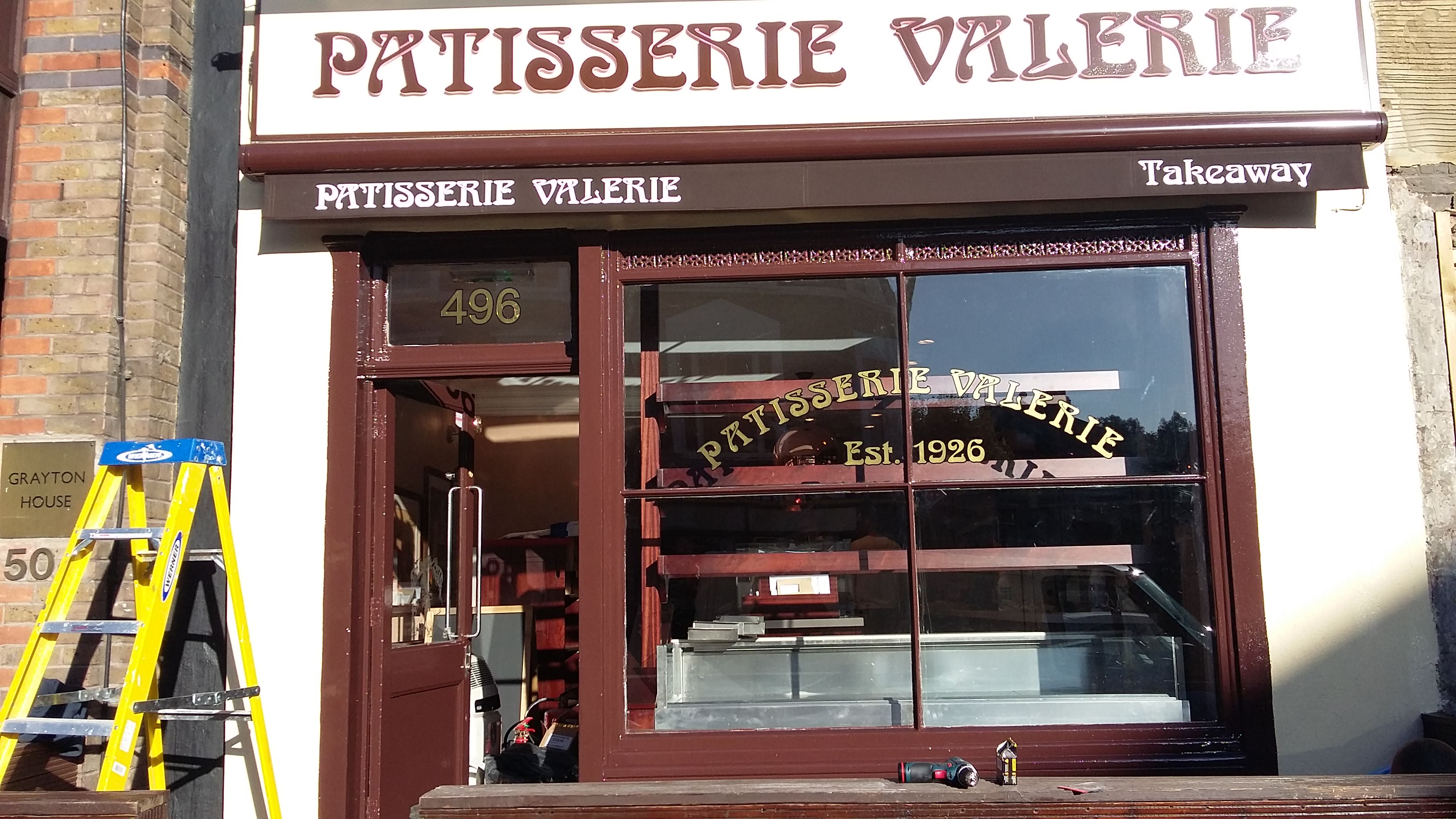 Shop Fitter Patisserie Valerie88