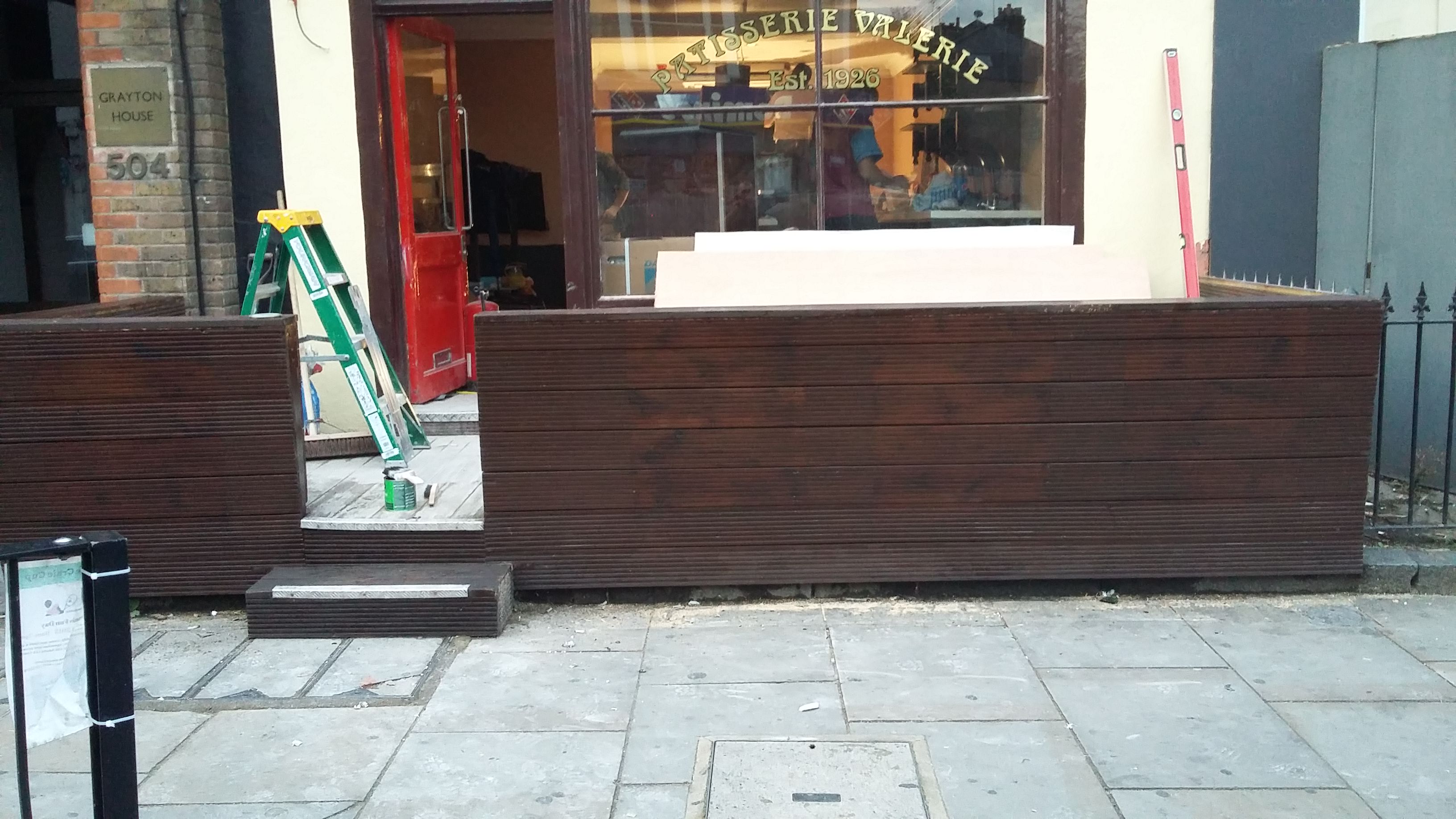 Shop Fitter Patisserie Valerie60