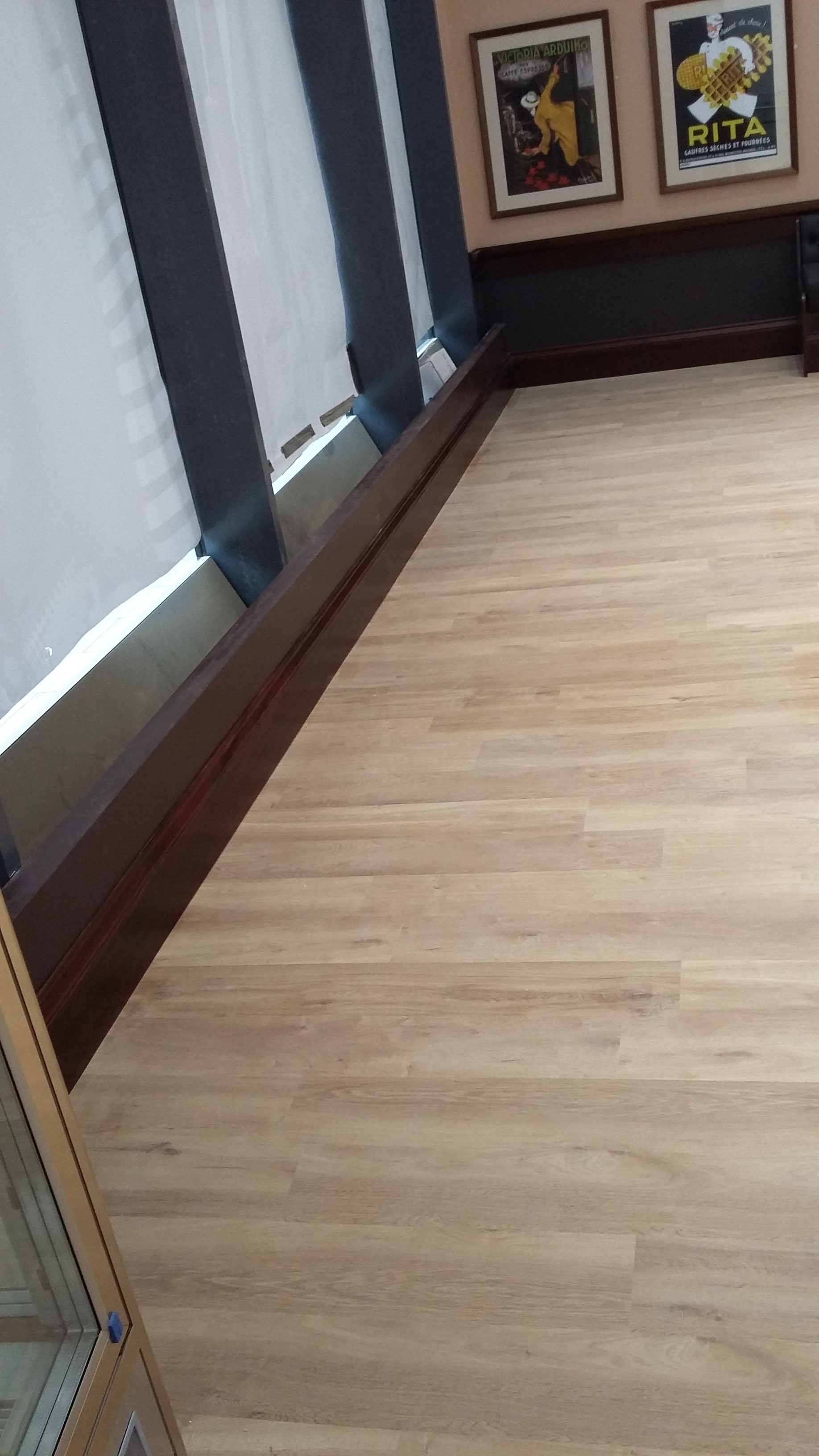 Shop Fitter Patisserie Valerie40
