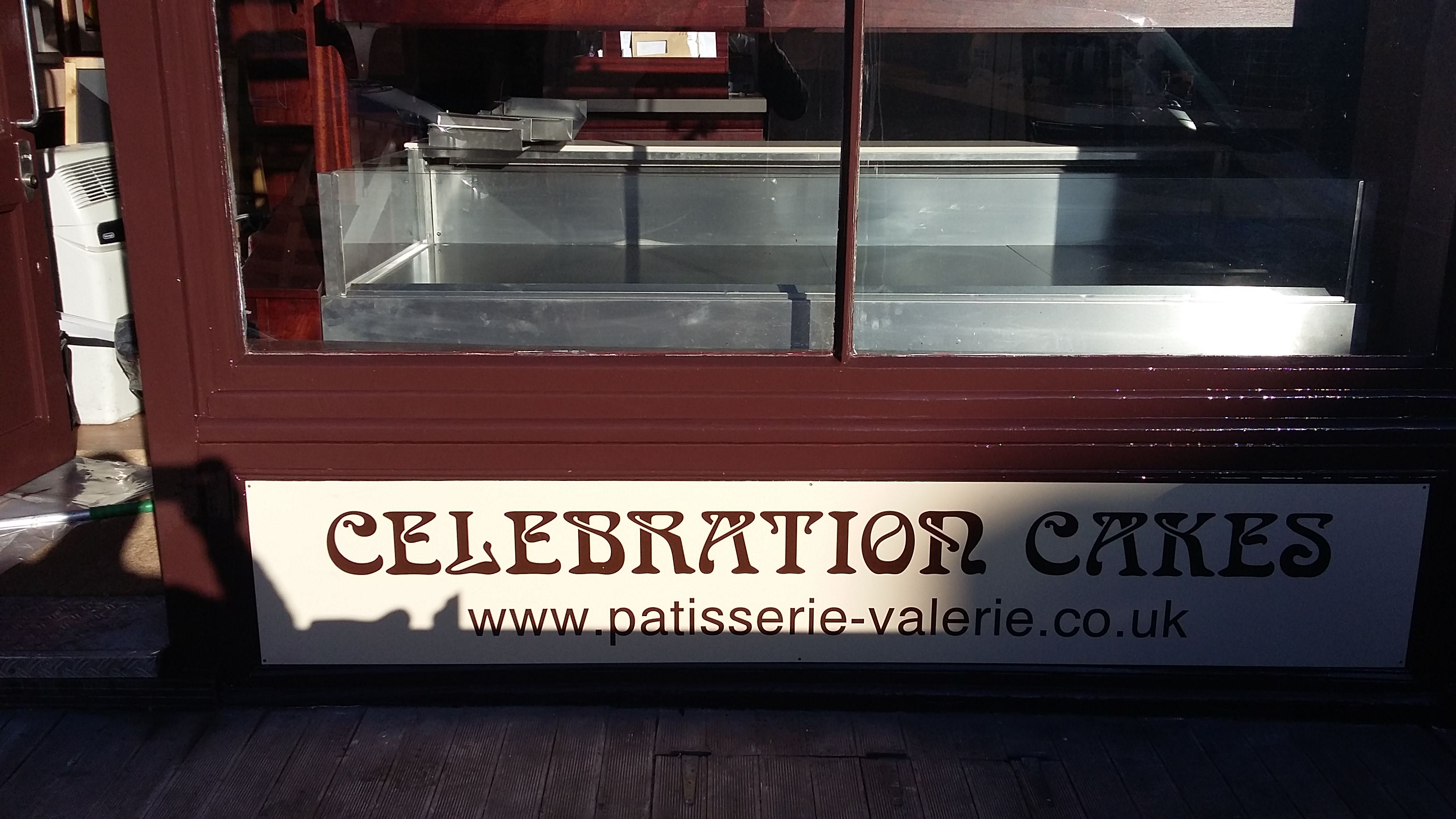 Shop Fitter Patisserie Valerie87