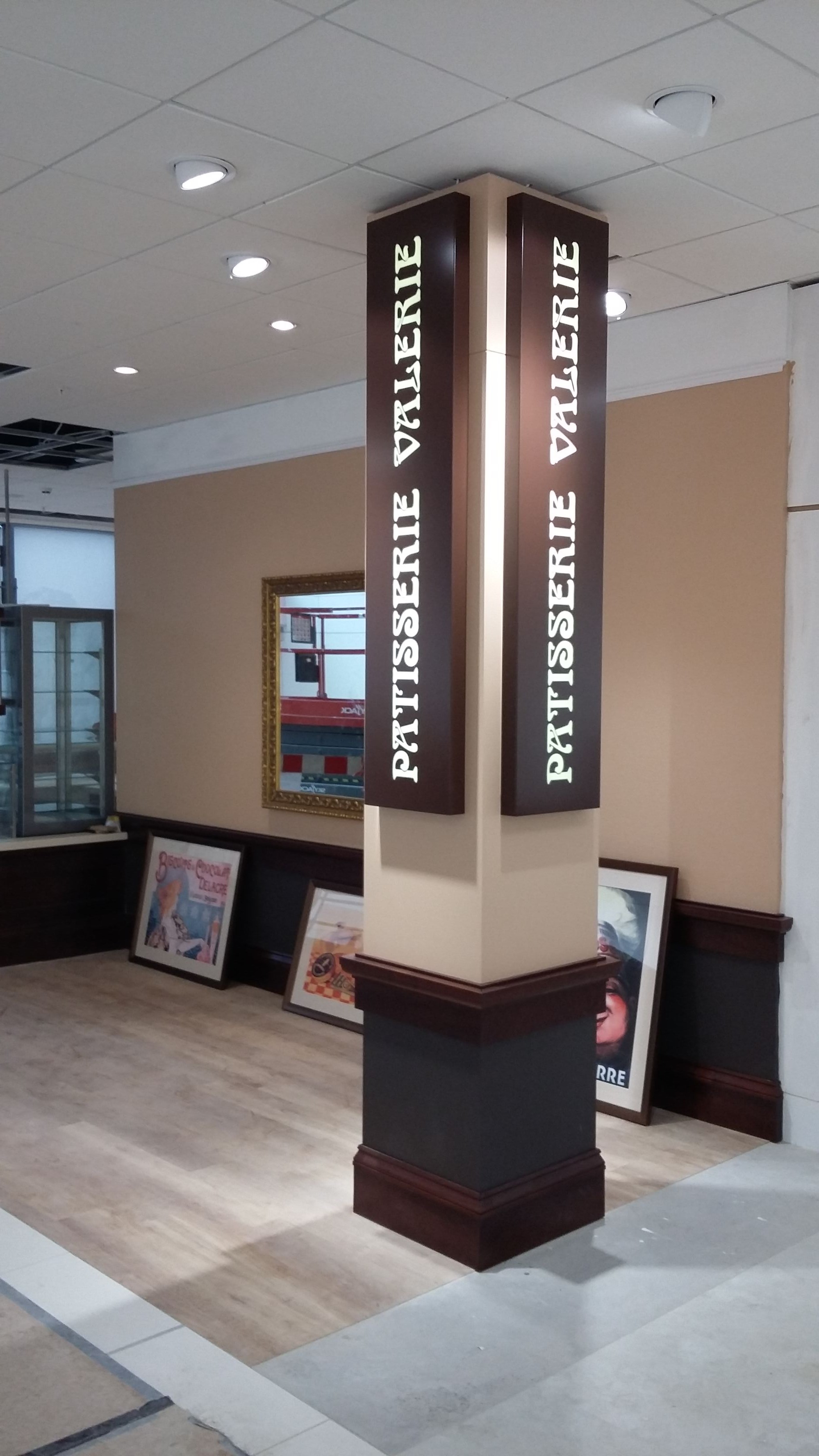 Shop Fitter Patisserie Valerie22