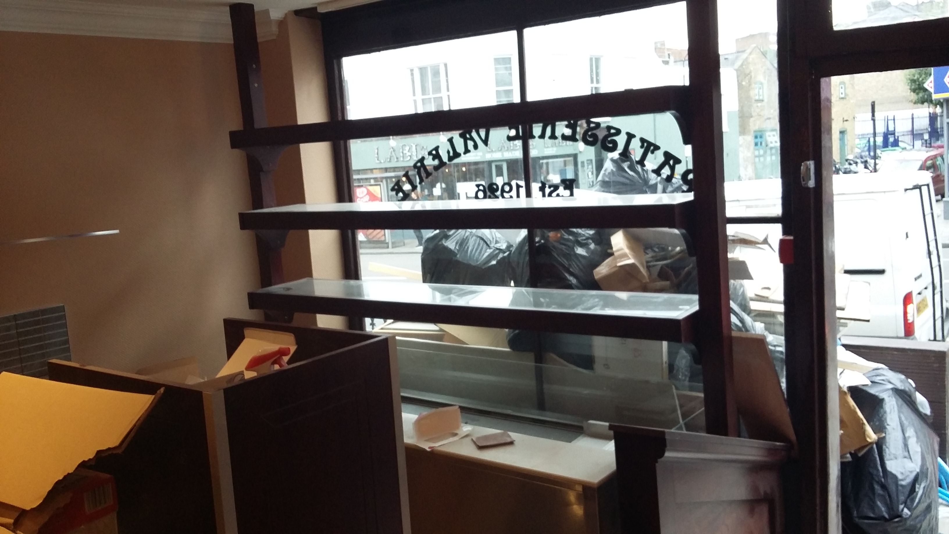 Shop Fitter Patisserie Valerie65