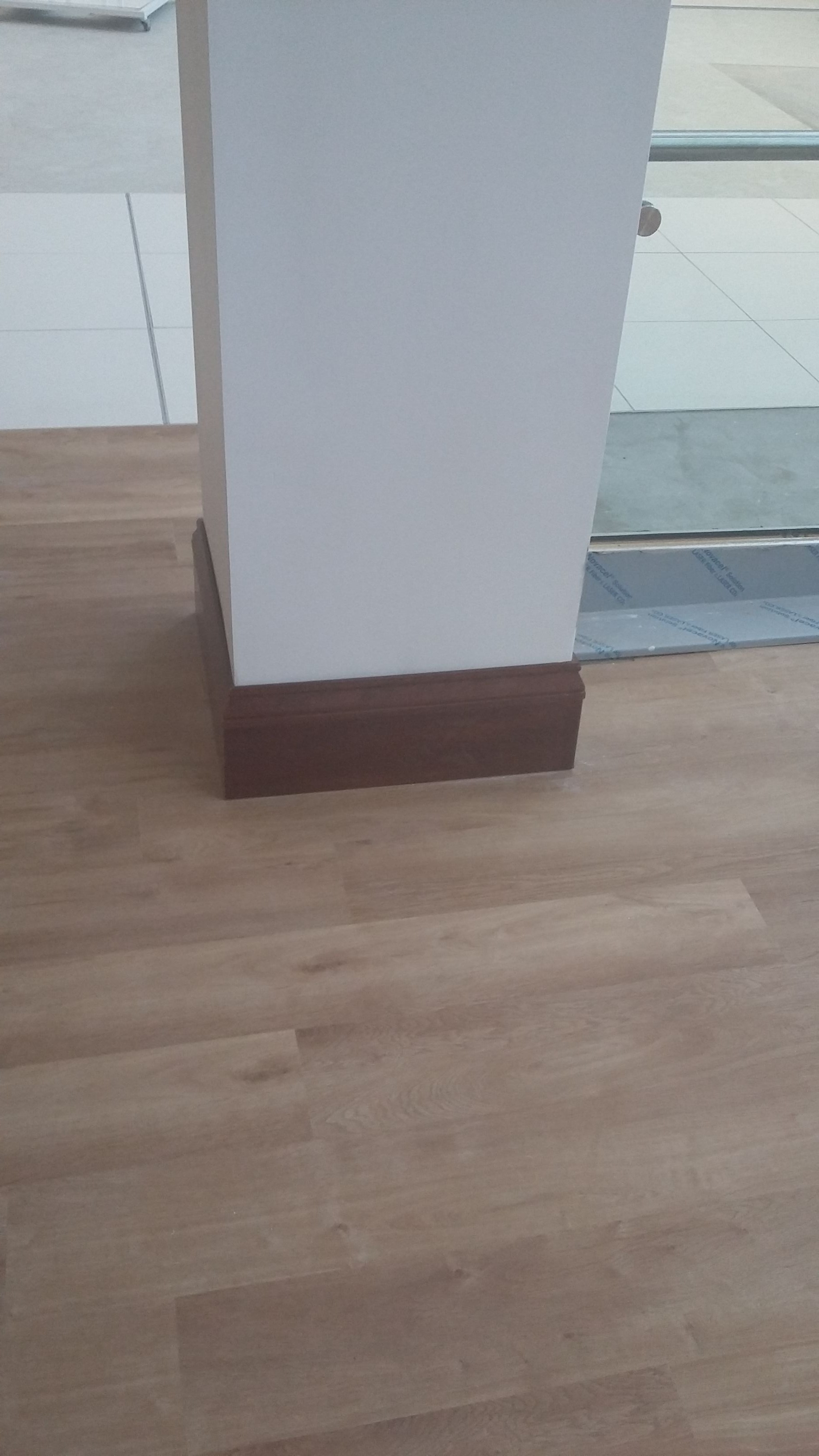 Shop Fitter Patisserie Valerie86
