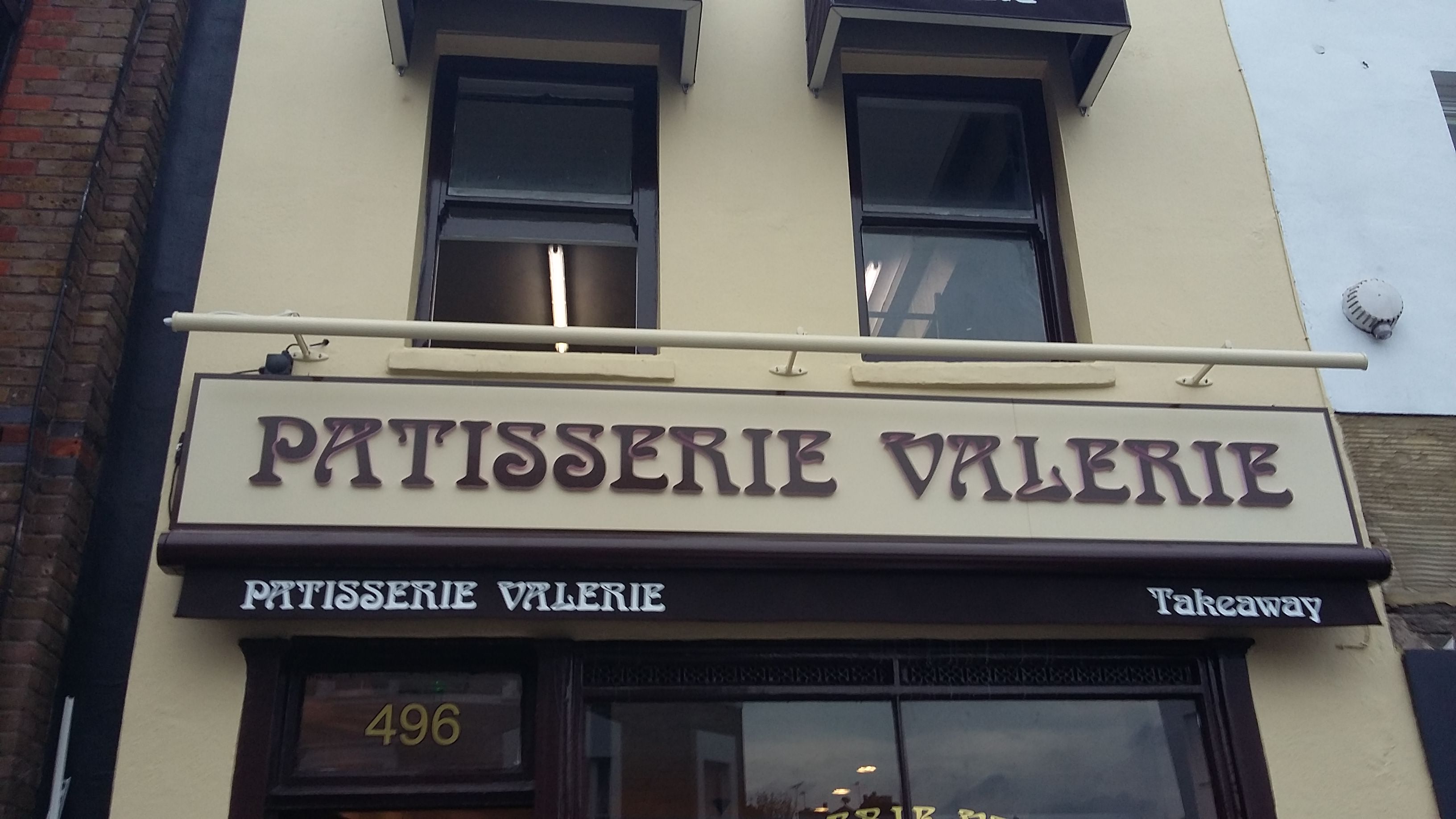 Shop Fitter Patisserie Valerie61