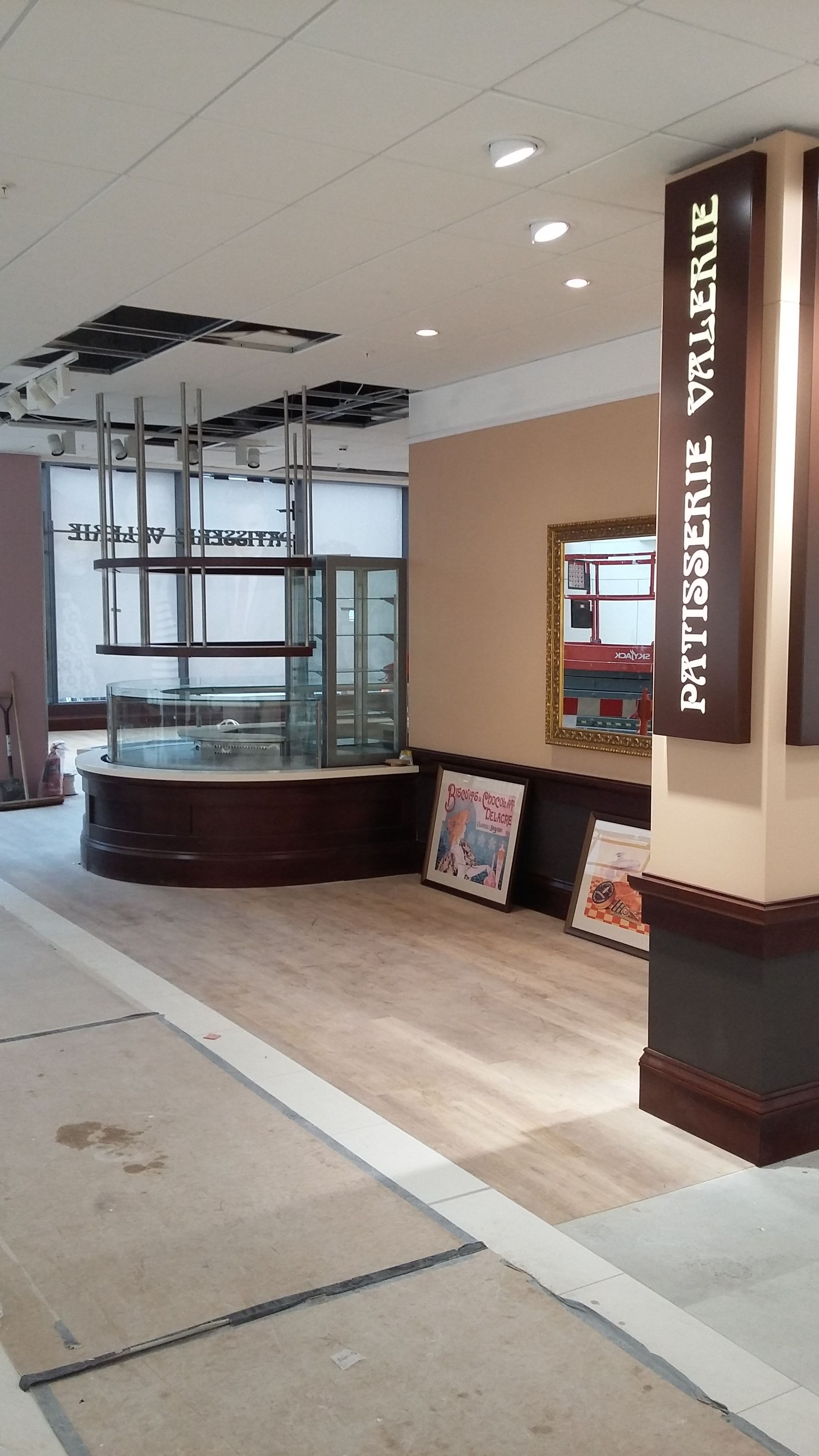 Shop Fitter Patisserie Valerie23