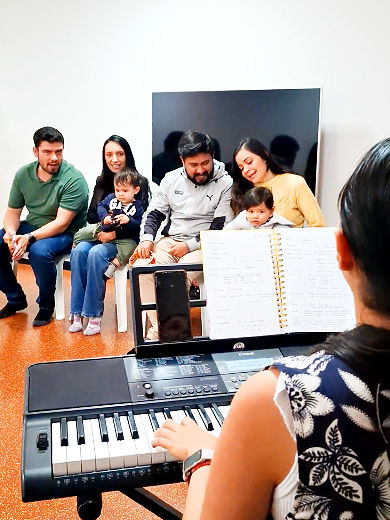 Desarrollo integral de los bebés, niñas y niños a través de la música