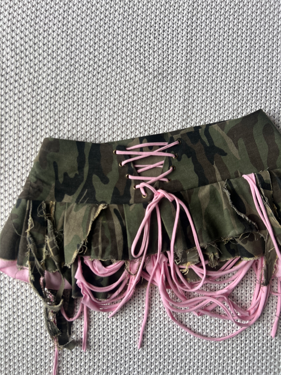 Miniaturbild: Distressed Camo Skirt