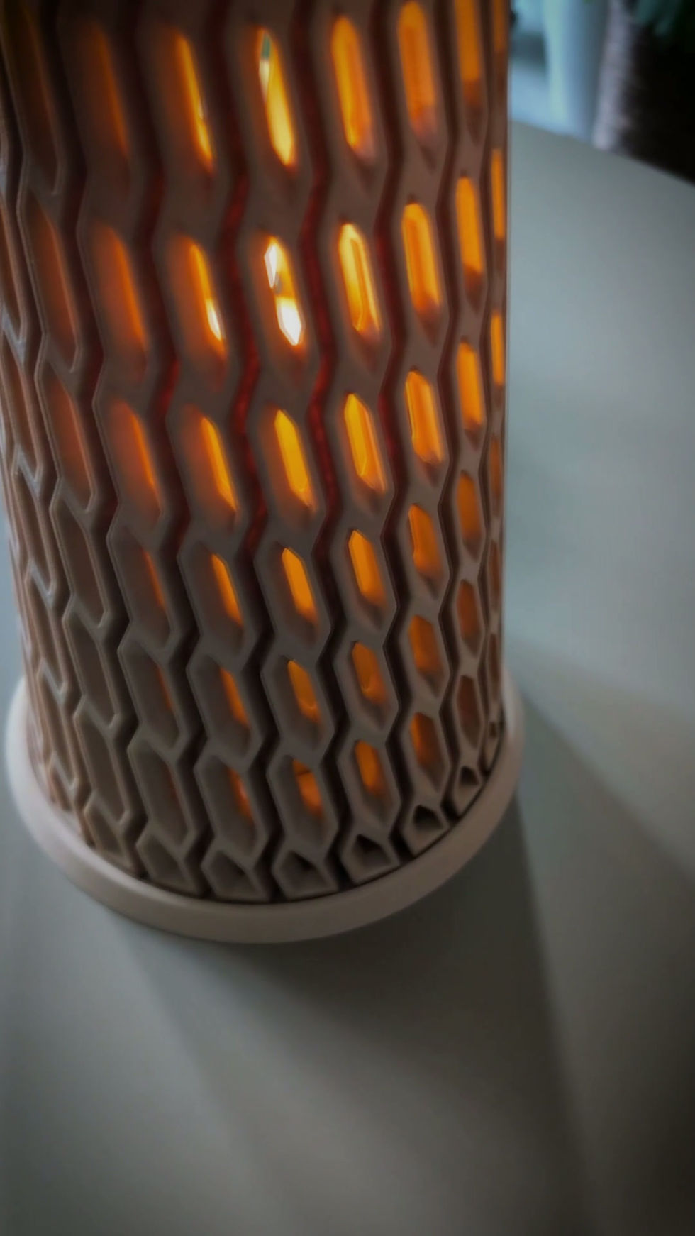 Miniaturbild: Blumenvase / Tischleuchte HexaForm (L)