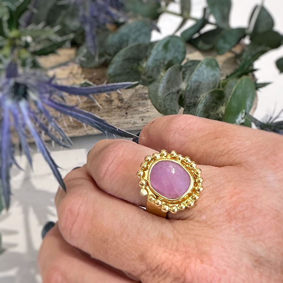 Thumbnail: Insight Ring - 18k Gold Light Pink Sapphire