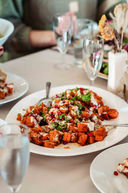 Geniet van een culinaire ervaring met verse, biologische producten rechtstreeks van de boerderij bij The HummingBee Prenatal Retreat, met zorgvuldig bereide ingrediënten die het welzijn tijdens de zwangerschap bevorderen.