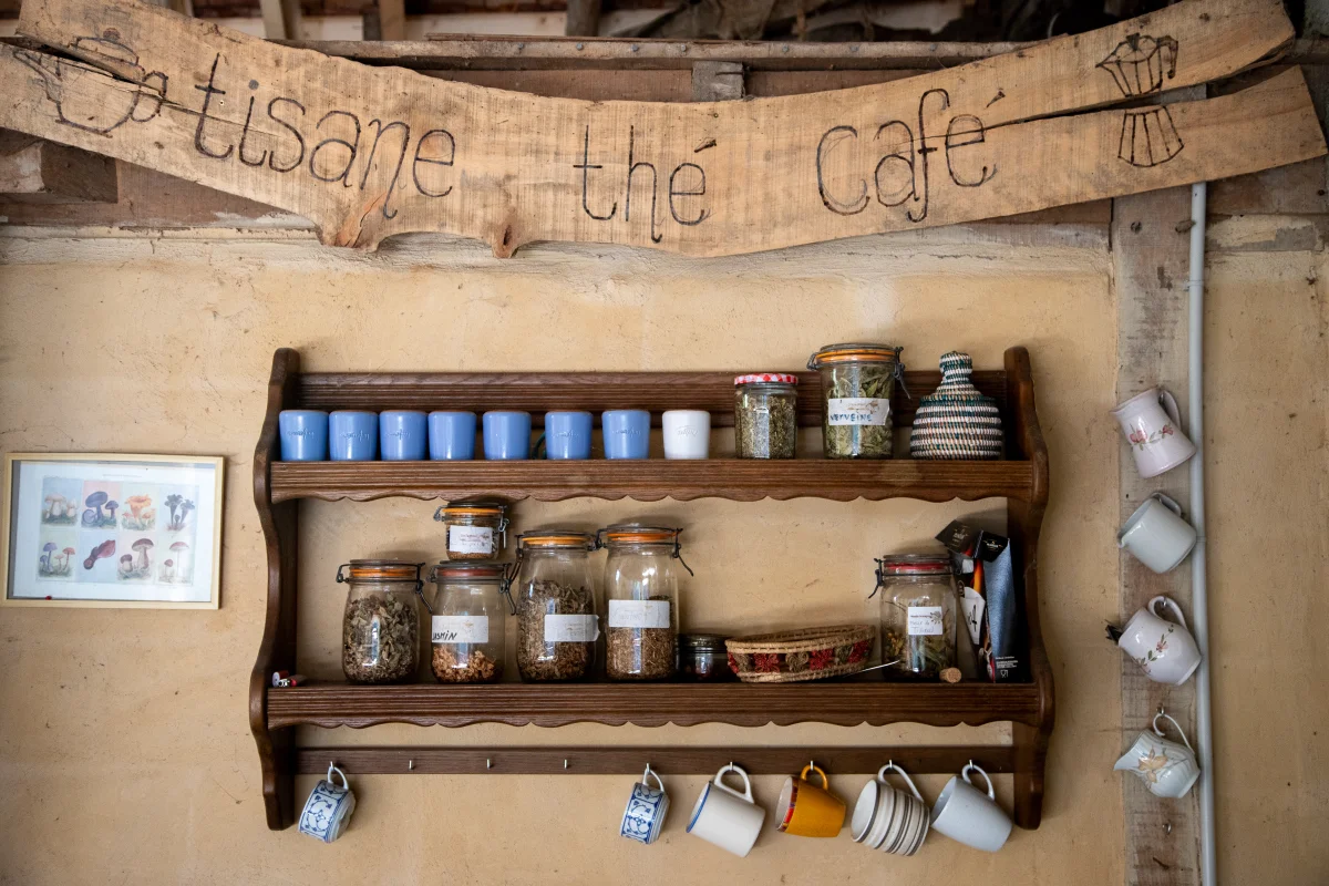 pots on wall, tea