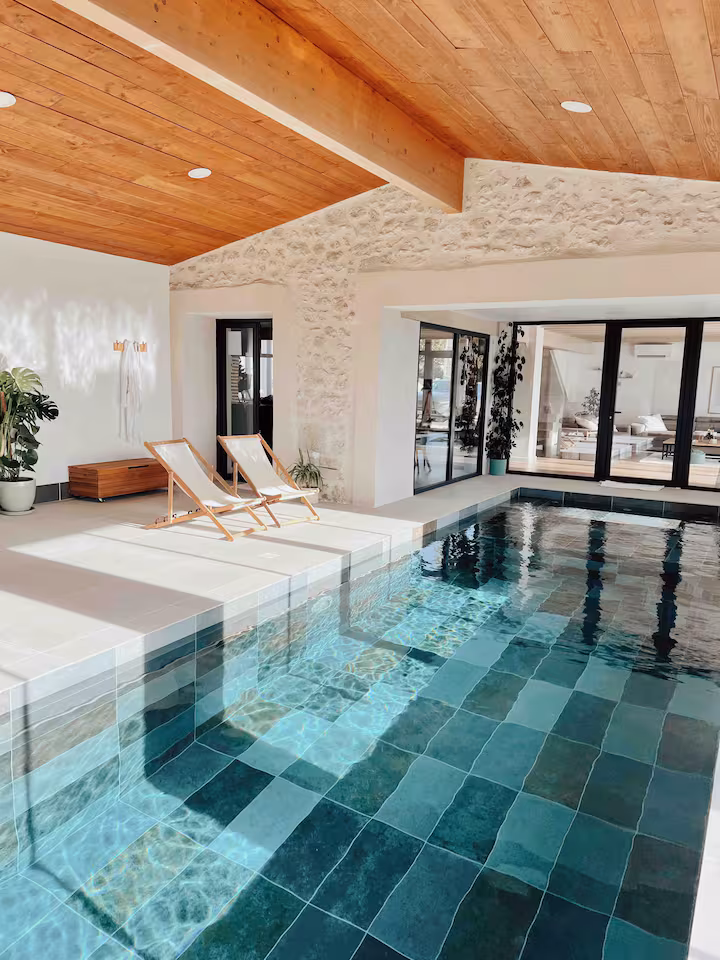 The indoor heated pool of the hummingbee pregnancy retreat