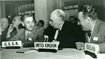bretton-woods-conference-country-delegates-with-keynes.webp