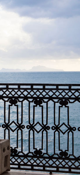 balcone con affaccio su Capri