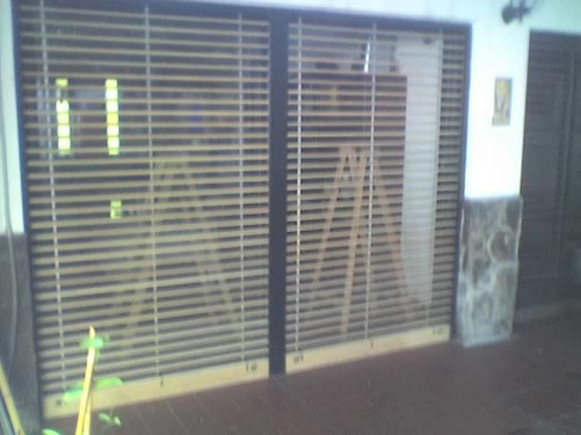 Miniatura: Persiana madera tipo barrio