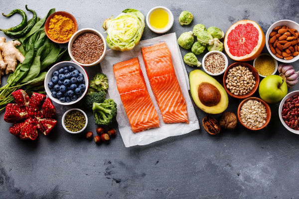 Thực đơn giàu omega-3, collagen giúp người bơi lội phục hồi tốt hơn sau chấn thương vai.