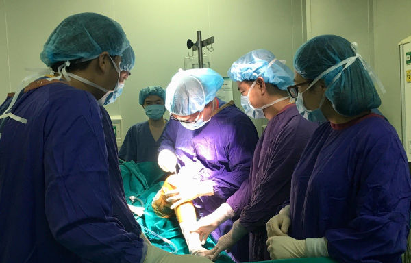 Phẫu thuật nội soi khớp gối thường được thực hiện với đường mổ nhỏ, thời gian hồi phục nhanh.