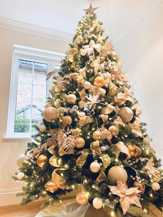 Christmas Tree Decorator, Surrey