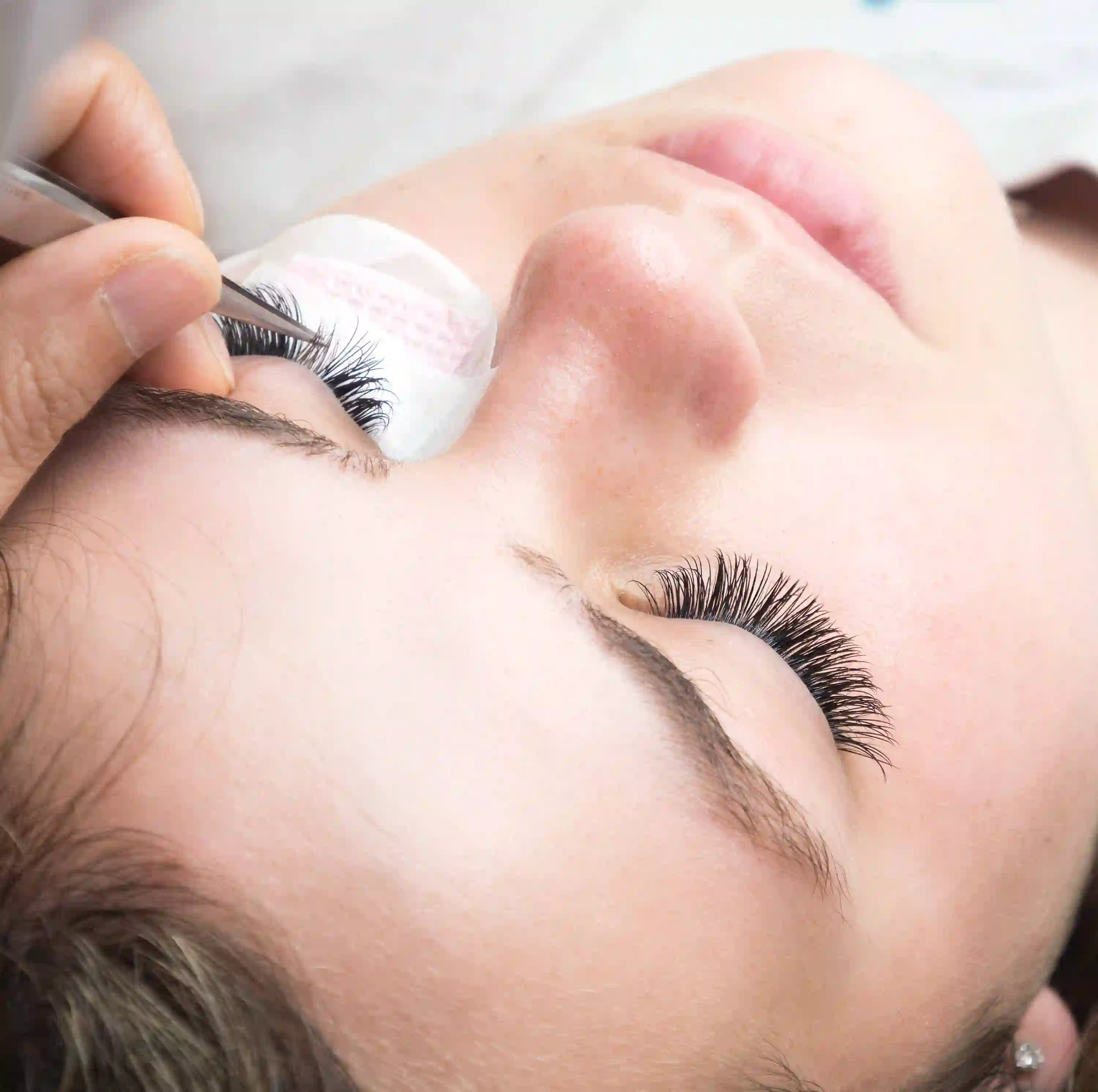 volume-eyelashes.webp