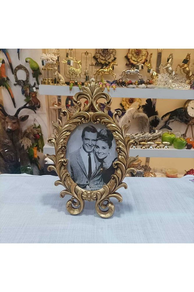 Küçük resim: Oval sarmaşık desen fotoğraf çercevesi