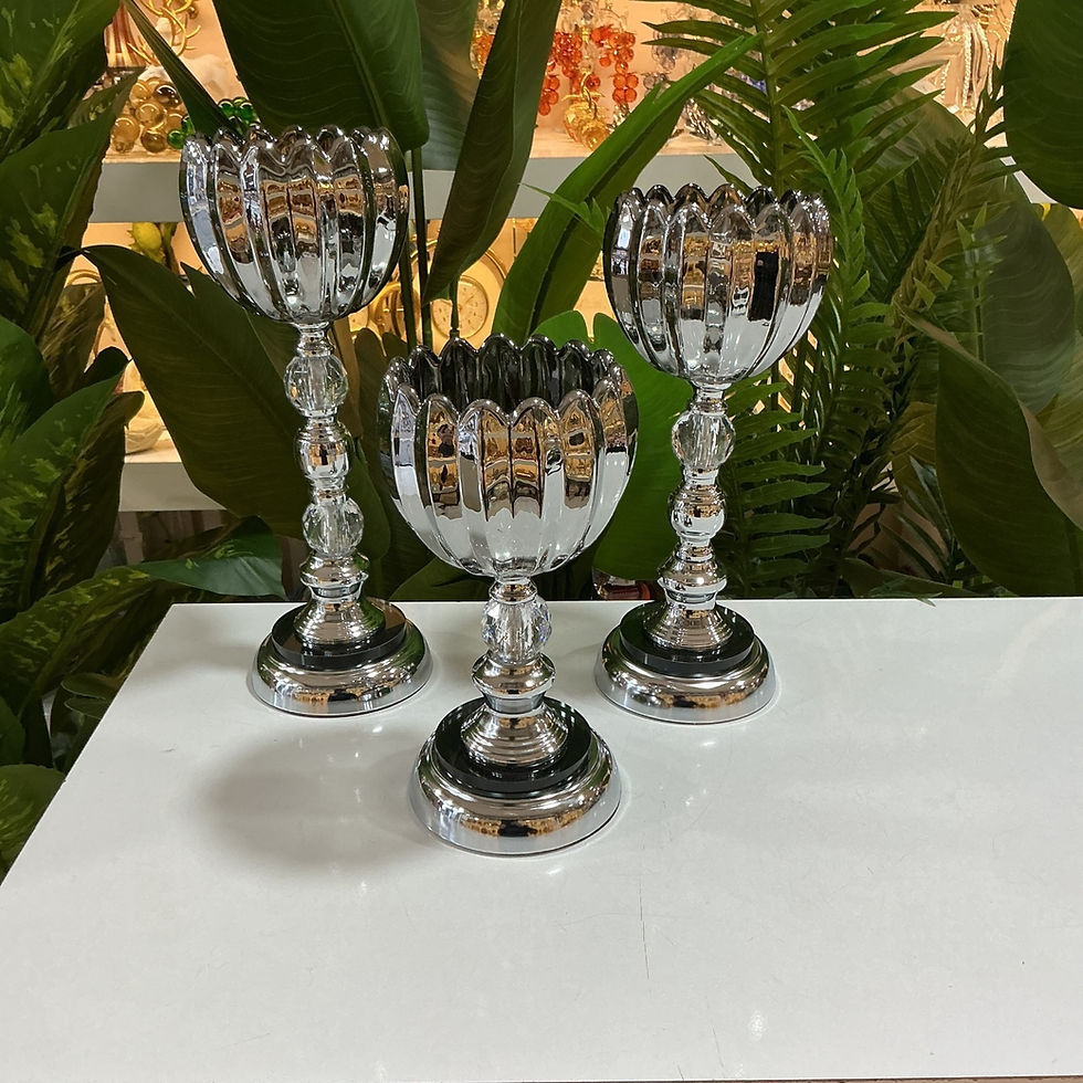 Küçük resim: 3’lü Ayaklı Cam Şamdan Seti | Gümüş Renk Metal Ayaklı Dekoratif Mumluk