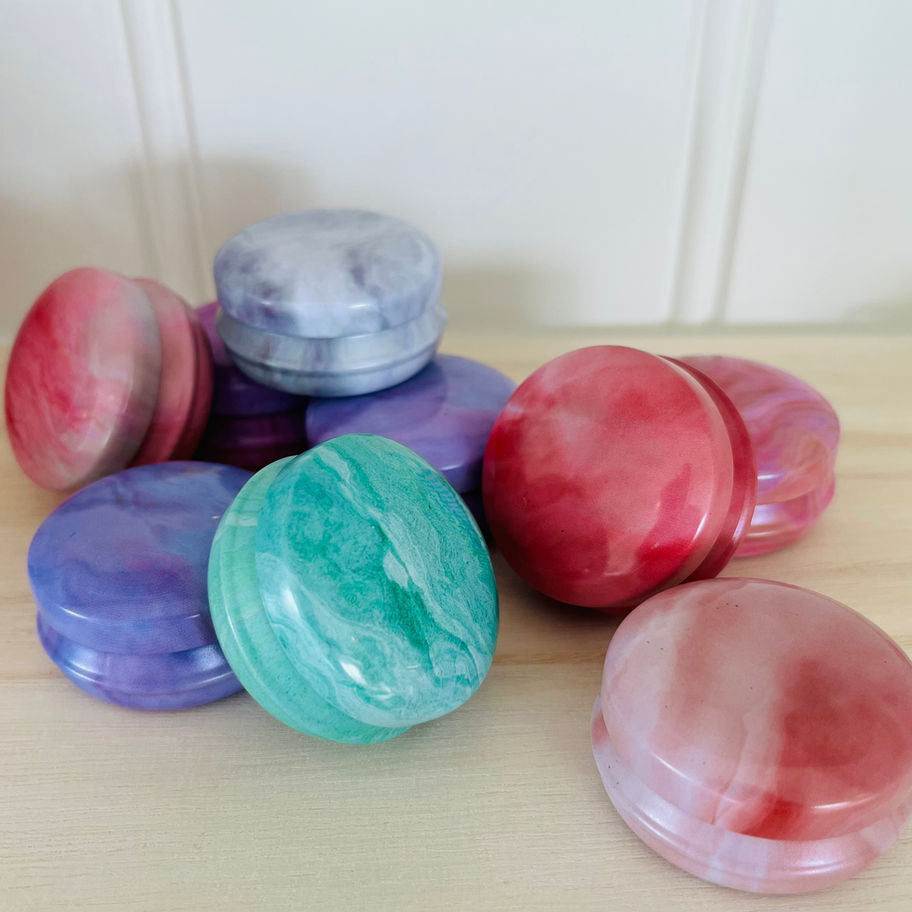 Oilee skreddersyr rene naturlige produkter. Leppebalm, leppepomade, lipbalm, pomade. Varig effekt.