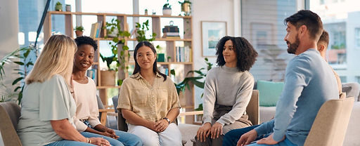 Jovenes sentados en circulo.jpg
