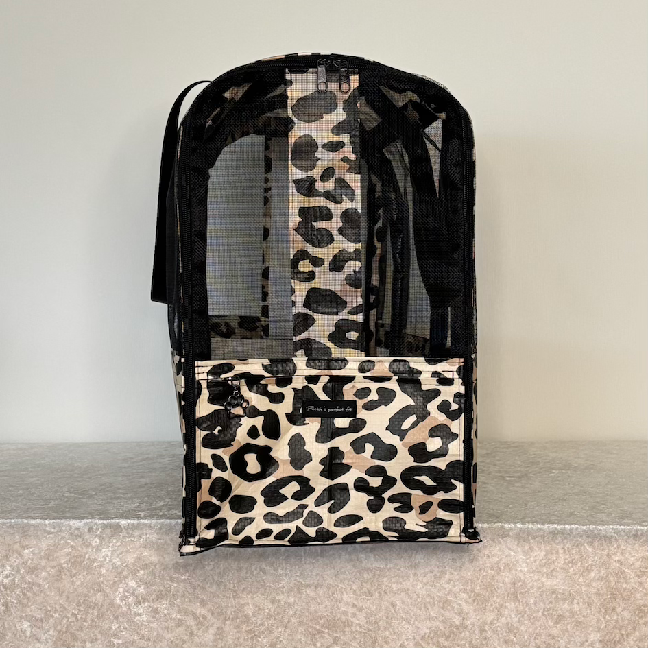 Miniaturbild: Carry Me Lightly – Transporttasche im Leo-Print, Seitenfach, nur 360 g mit Boden