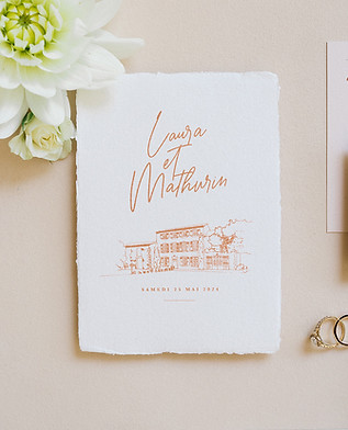 Faire-part de mariage imprimé sur papier artisanal, avec un desin de lieu façon croquis