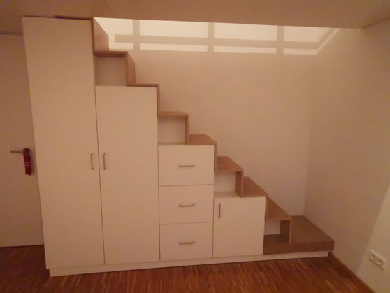Treppenschrank nach Maß mit Stauraum und Einbauschränken vom Tischler in Kaiserslautern
