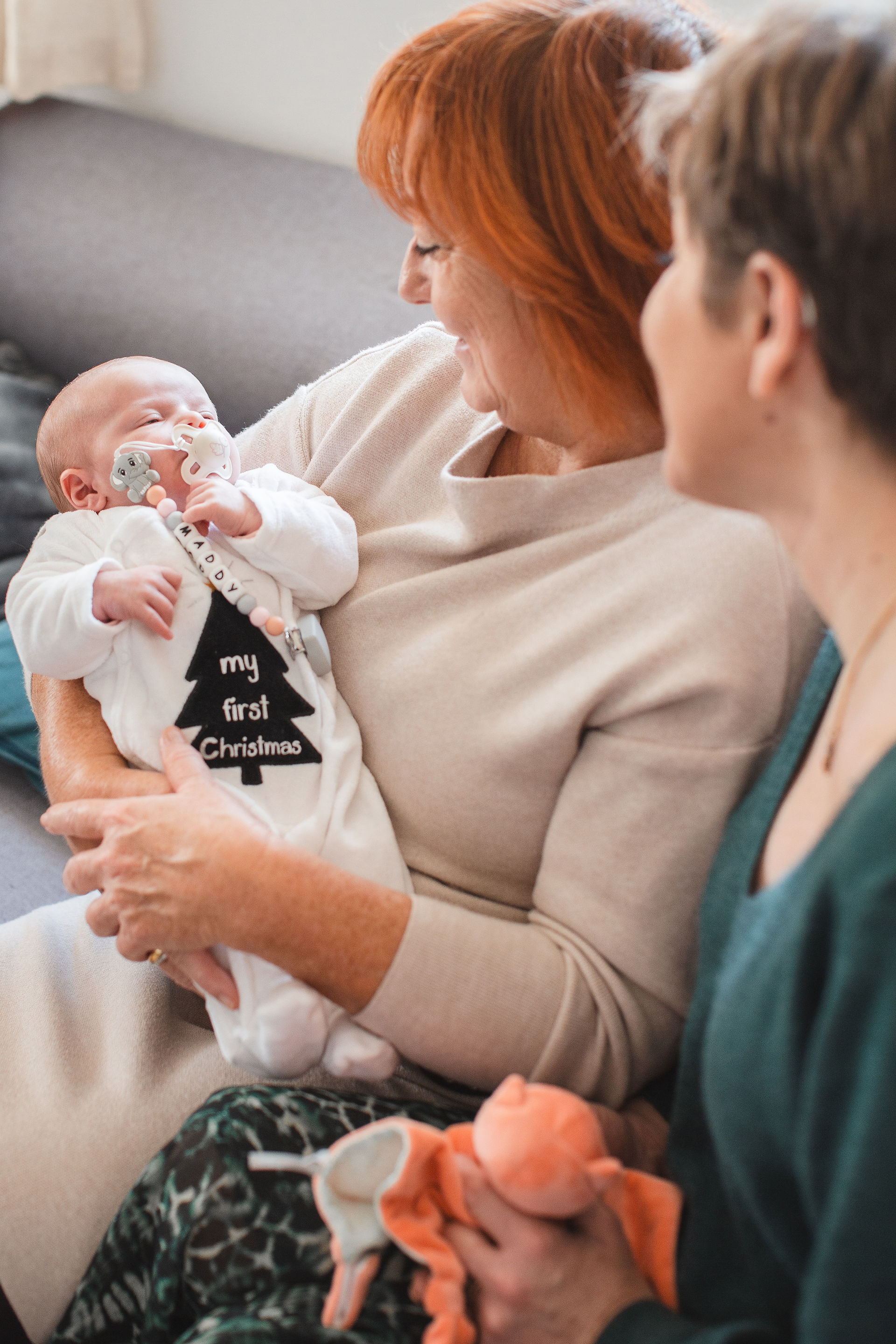Séance photo intergénération mamies et petite fille
