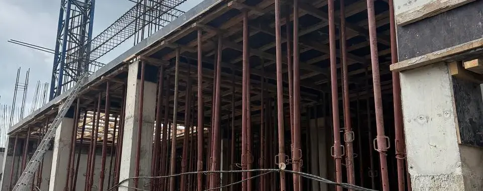 Lucrări de construcție la townhouse-uri.
